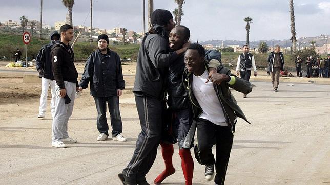 Foto del pasado 9 de enero: llegada de subsaharianos a Melilla