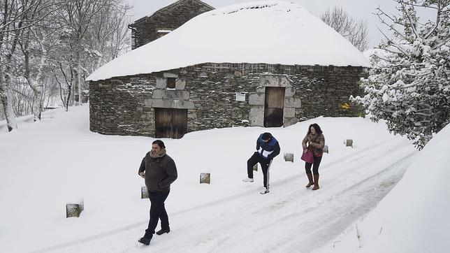 La montaña de Lugo registra hasta un metro de nieve en algunos puntos