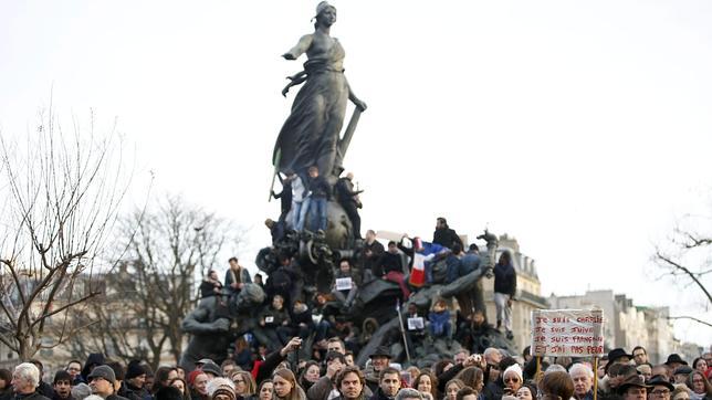 Estudiantes musulmanes se niegan a mantener un minuto de silencio en París