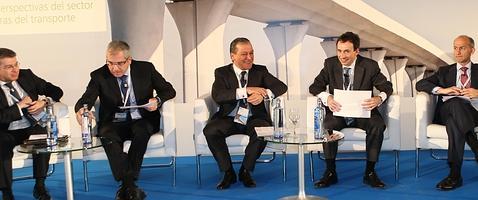 Ponentes de las constructoras, en el foro