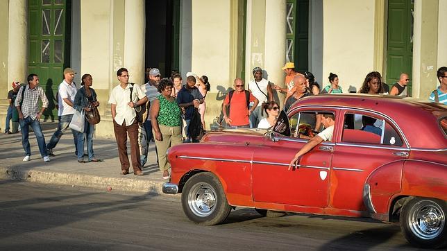 Viandantes en La Habana