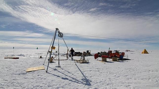 Perforan en el Polo Sur un núcleo de hielo profundo datado hace 40.000 años