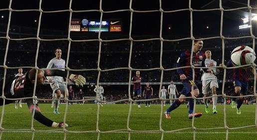 El gol de Messi de penalti frustra el esfuerzo del Atlético  (1-0)