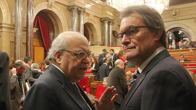 Mas, junto al consejero de Economía, Andreu Mas-Colell