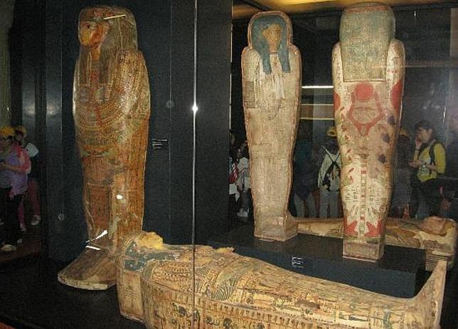 Algunos de los sarcófagos que pueden verse en una de las salas de los Museos Vaticanos