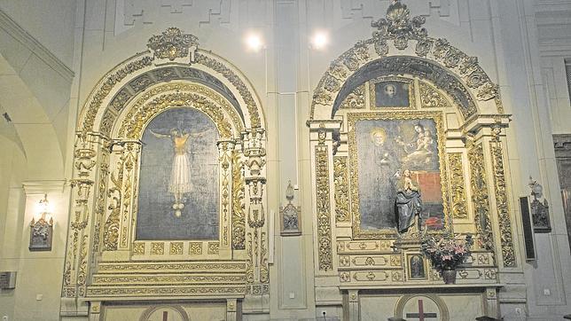 Imagen de la Inmaculada, a la derecha, en la iglesia de las Trinitarias del barrio de Las Letras
