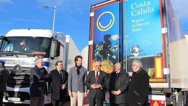 Veinte camiones difundirán la marca 'Costa Cálida' por las carreteras de Europa