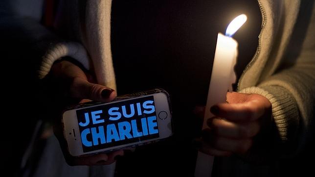 Muestras de apoyo a las víctimas tras el atentado sufrido en Francia