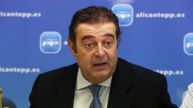 Fabra encarga a Gerardo Camps y Agustín Almodóbar renovar el PP de Benidorm