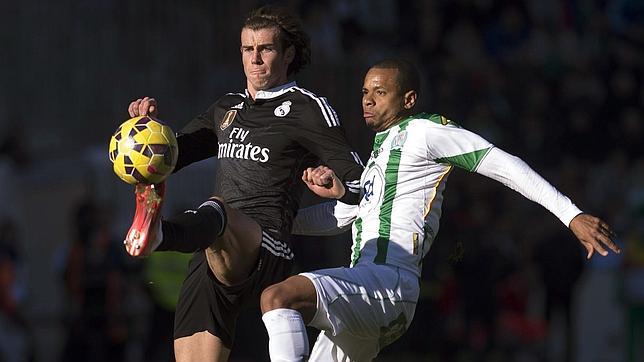 Bale solventó un mal partido en Córdoba con un gol salvador anotado en dos fases, un golpe franco y un penalti