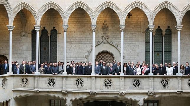 Artur Mas y los miembros del cuerpo consular destinados en Barcelona, en el Palau de la Generalitat