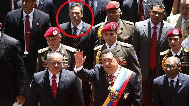 Leamsy Salazar, en la tercera fila (tras Diosdado Cabello y Hugo Chávez), en el día de la Independencia de Venezuela de 2012
