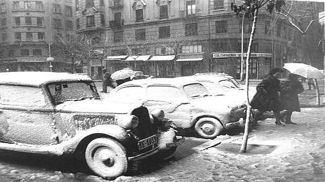 La última nevada en Valencia: así lucía el Miguelete de blanco en la portada de ABC