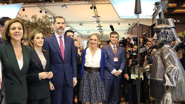 Los Reyes visitan el stand de Castilla-La Mancha en Fitur