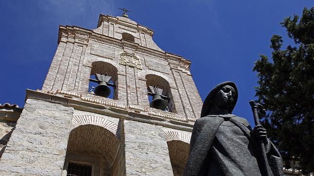 Imagen de Santa Teresa de Jesús en la entrada del convento de San José, primera fundación de La Santa