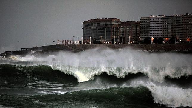 Mal tiempo generalizado y alerta naranja en el litoral gallego