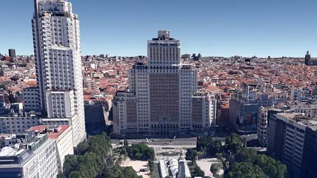 El edificio España que encabeza la plaza homónima