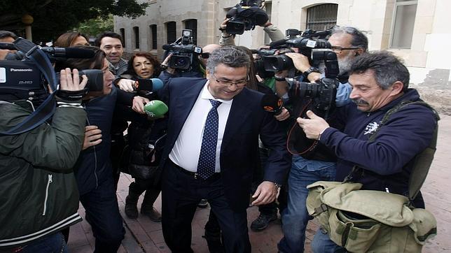 Imagen de Ortiz a su llegada a los juzgados de Alicante