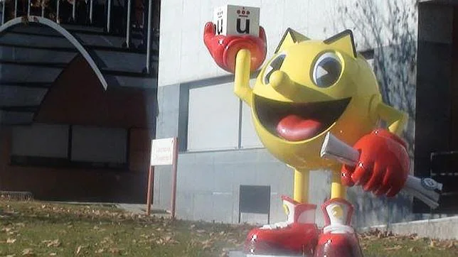 La estatua de Pac-Man en la URJC