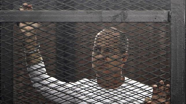 Egipto deporta a un periodista australiano de Al Yasira al que mantenía en prisión