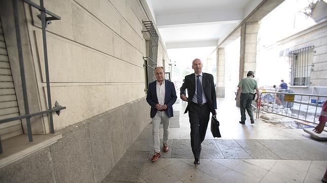 Alaya embarga un Audi y dos pisos y dos garajes al exconsejero Martín Soler