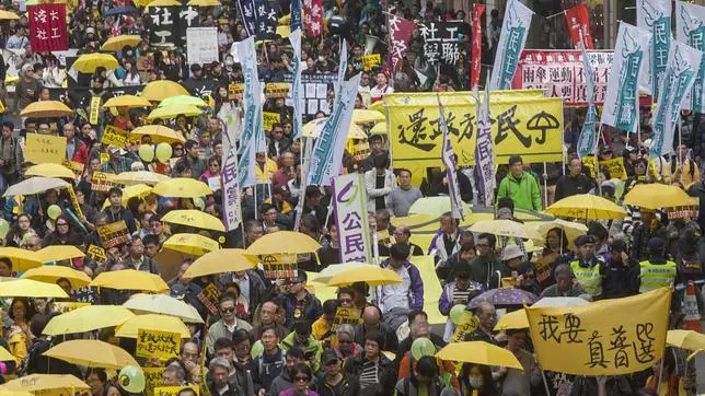 Miles de manifestantes prodemocracia, este domingo en las calles de Hong Kong