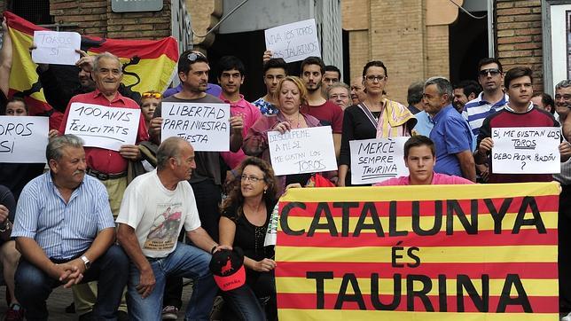 La afición de Cataluña condena «la barbarie y el acoso de los antitaurinos»