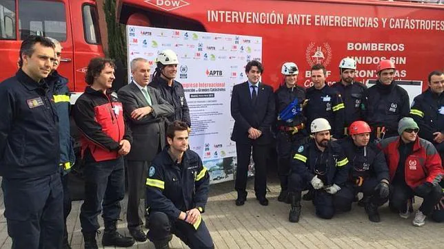 El alcalde David Pérez junto con el equipo de emergencias y catástrofes