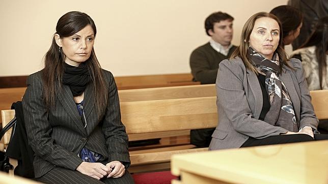 Imagen de Elisa Díaz y la denunciante durante el juicio
