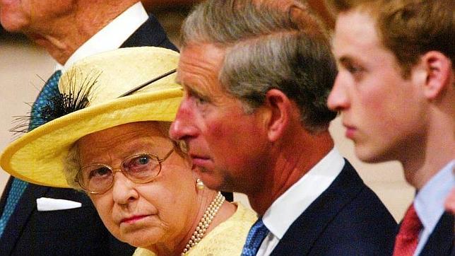 Isabel II teme que Reino Unido no esté preparado para el estilo del Príncipe Carlos