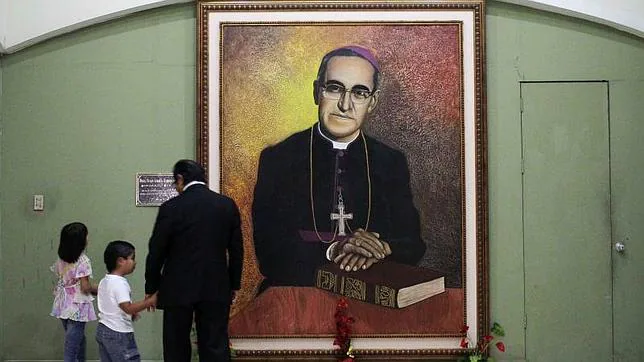 Retrato de Oscar Romero en la catedral de San Salvador