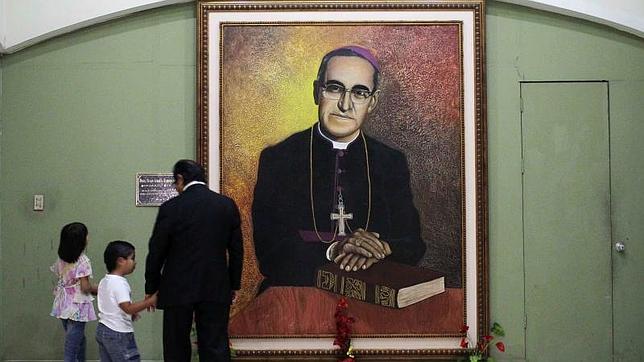 Retrato de Oscar Romero en la catedral de San Salvador