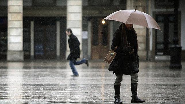 Si la distancia es corta, lo mejor para mojarse menos es correr, como hacemos instintitvamente, pero ¿por qué?