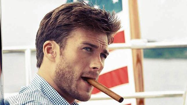 Scott Eastwood ficha por la película sobre Edward Snowden