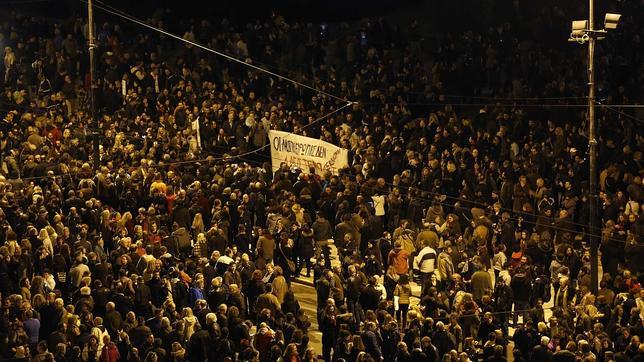 Sin policía ni barricadas, 4.000 griegos jalean al Gobierno en la Plaza Sintagma de Atenas