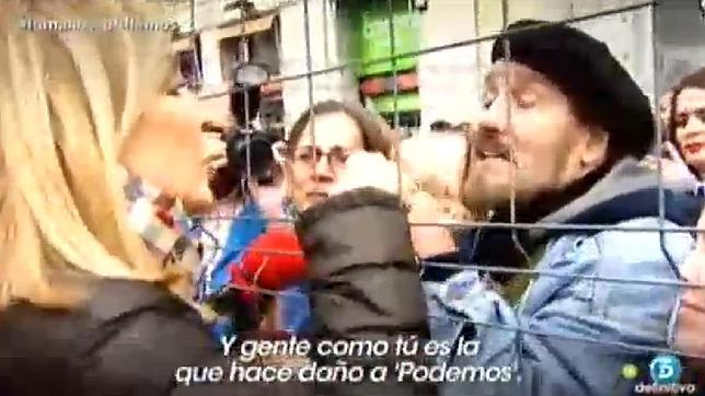 Carmen Lomana lloró emocionada al final del mitin de Podemos