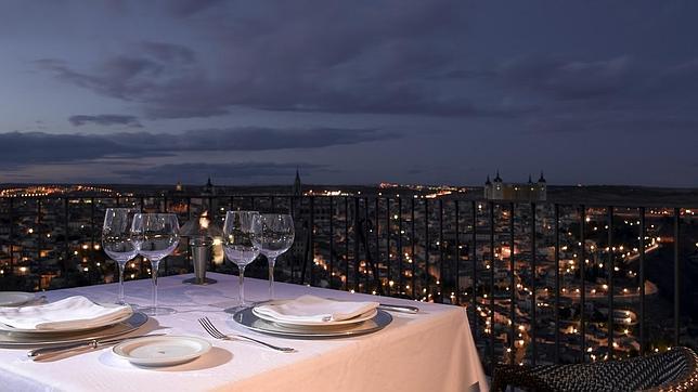 Vistas nocturnas de la ciudad de Toledo desde el Parador