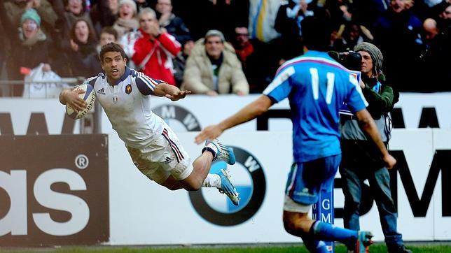 Wesley Fofana anota un ensayo ante Italia