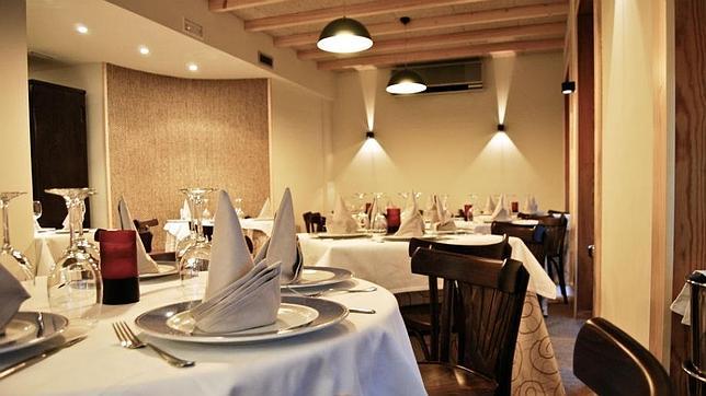 Detalle de una de las mesas de Casa Peto, en Goya