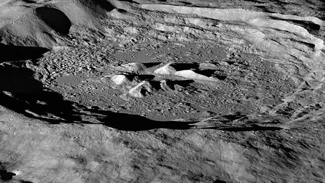 Cráter Hay en el Mar de Humboldt de la Luna