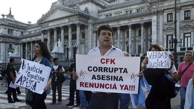 Manifestantes piden la dimisión de Cristina Fernandez de Kirchner en Buenos Aires