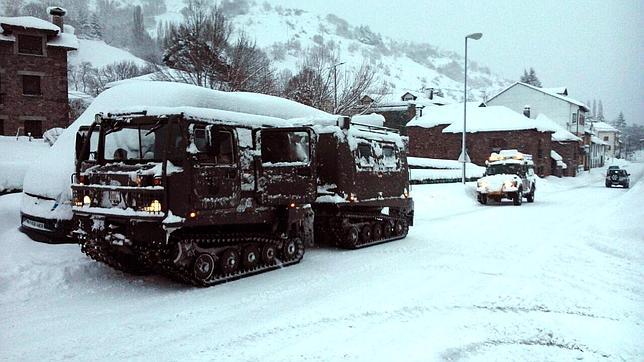 La nieve deja en Castilla y León a 6.220 alumnos sin clase y pueblos sin luz