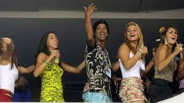 Ronaldinho siempre se aseguraba una buena fiesta en Barcelona