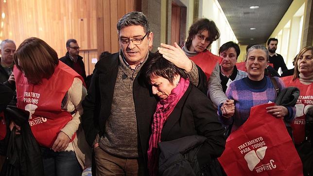 Tensión y lloros en el Parlamento tras un debate sobre la hepatitis C