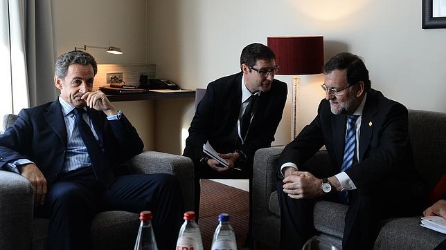 Rajoy y Sarkozy se reúnen en Bruselas y pactan crear un grupo sobre inmigración