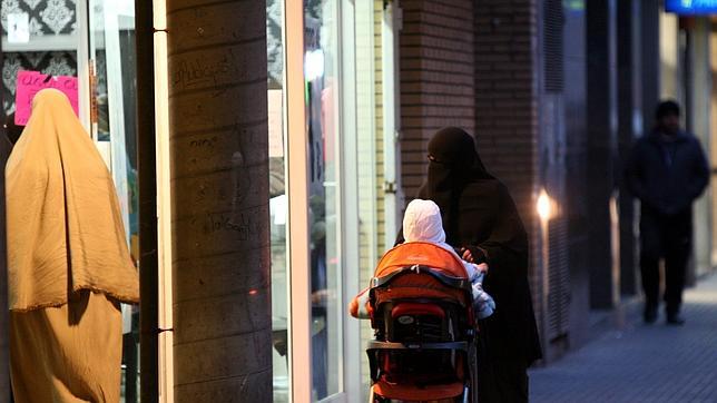 El TSJC suspende cautelarmente la prohibición del burka en Reus