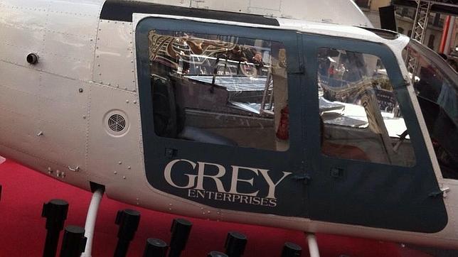 El helicóptero de Grey aterriza en Callao