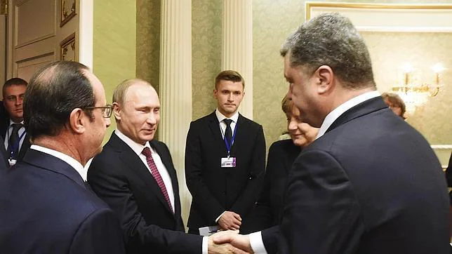 Putin y Merkel en el centro el pasado miércoles en la cumbre sobre Ucrania en Minsk