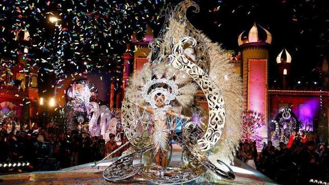 La nueva Reina del Carnaval de Las Palmas de Gran Canaria, momentos después de su elección