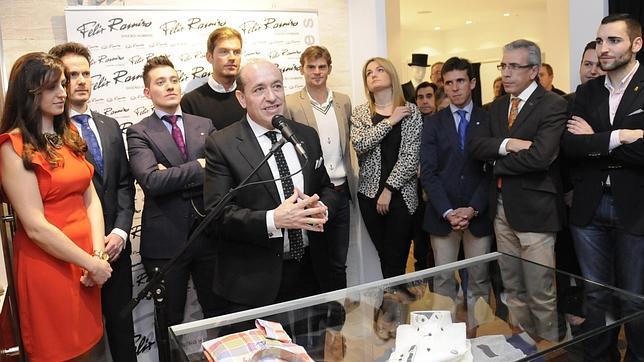 El diseñador Félix Ramiro inaugura en Tomelloso su novena tienda en España